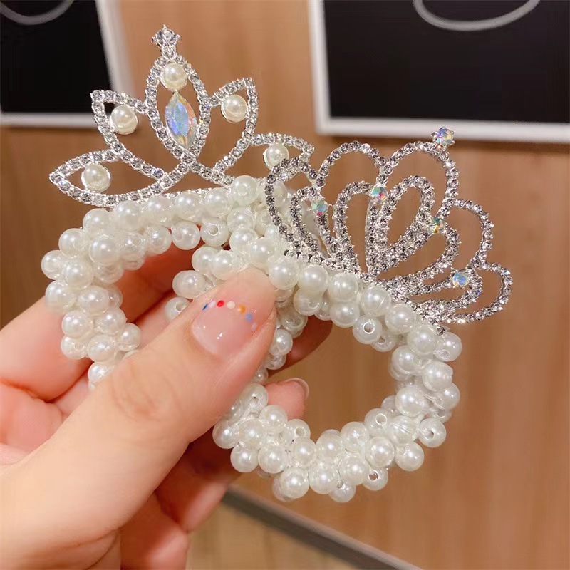 A new popular children's princess crown headwear, featuring a pearl bun hair string and a little girl hair tie rubber band headwear Application Scenario
