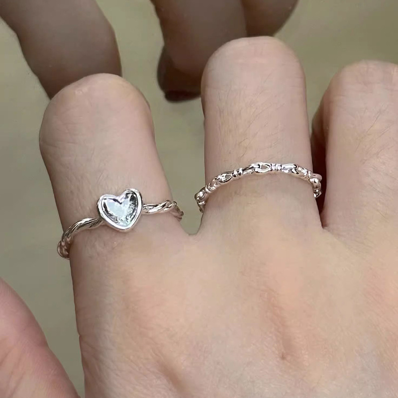 Heart-shaped twist plain ring open ring for women, simple and niche design, ins ring, fashionable, individual and elegant index finger ring full figure