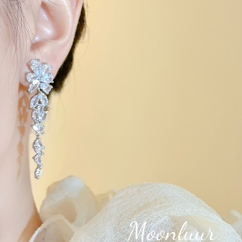 Super Flash Zircon tassel stud earrings for women, a new style of minimalist and light luxury earrings in 2025 Specification drawing