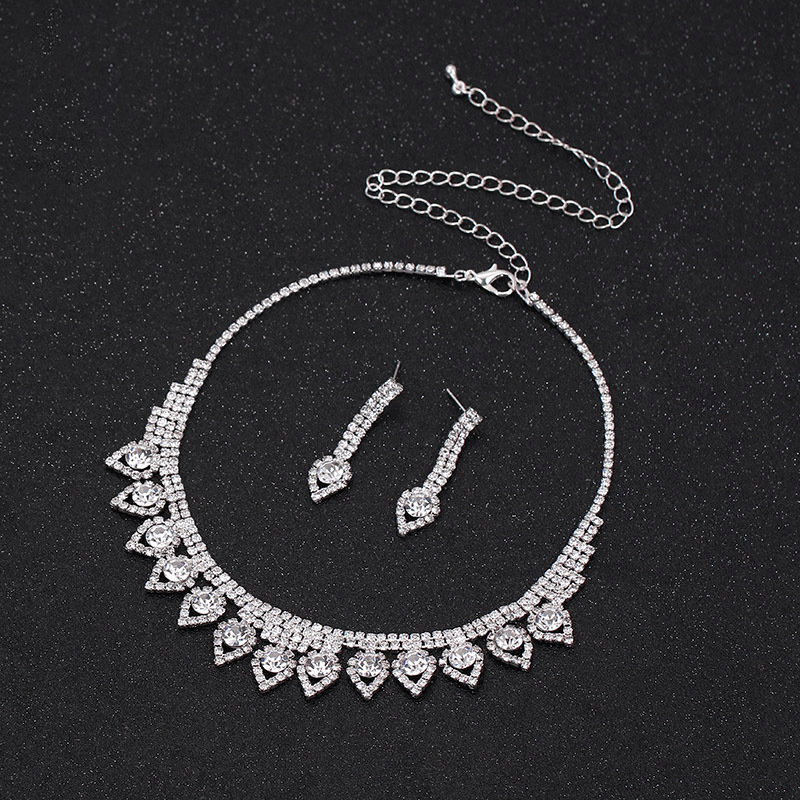 Aliexpress best-selling water diamond set, tassel bride necklace, earrings, water drop set chain, high-end wedding accessories ZN008 Application Scenario