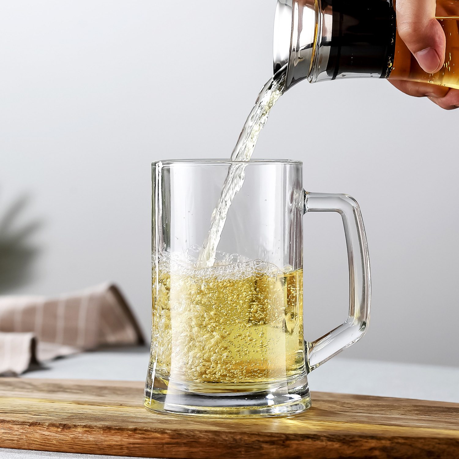 Green apple crystal glass cup, thickened beer handle cup, large mug, green tea cup, juice drink cup ZB70-2 Application Scenario