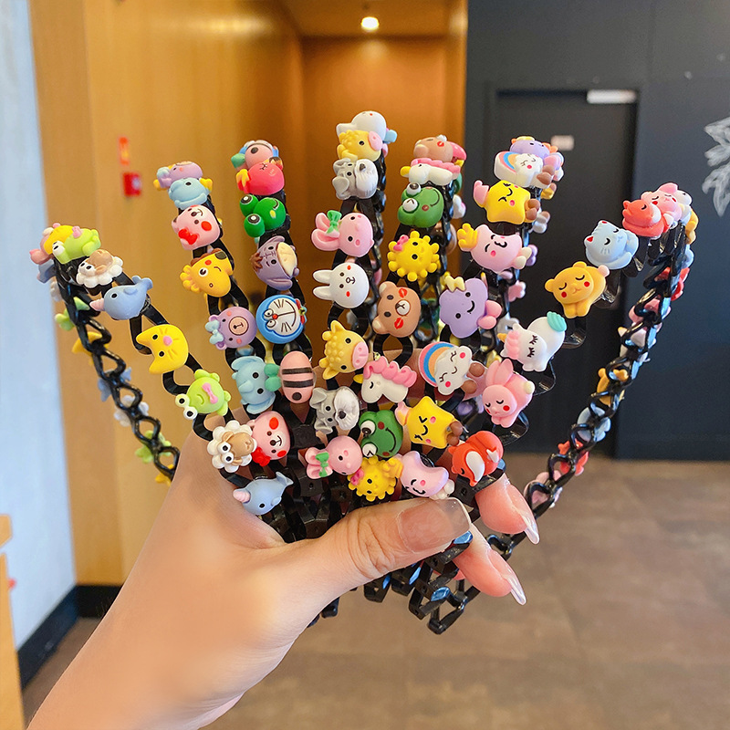 Summer cartoon wave hair band, children's candy-colored hair band, hairpin, bangs, broken hair styling tool, girls' hair accessory, girls Application Scenario