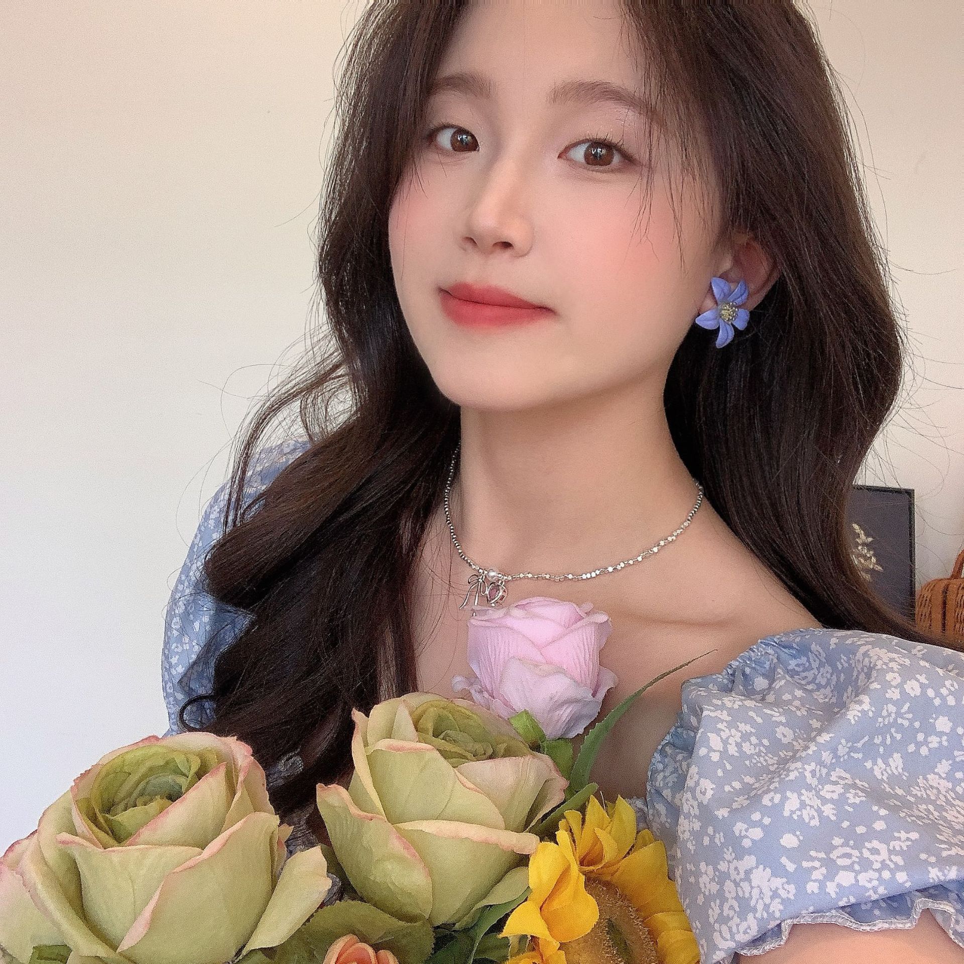 Spring and summer vacation style dopamine flower earrings for women, sweet and individual, fresh and cute stud earrings, simple and elegant new earrings details Picture