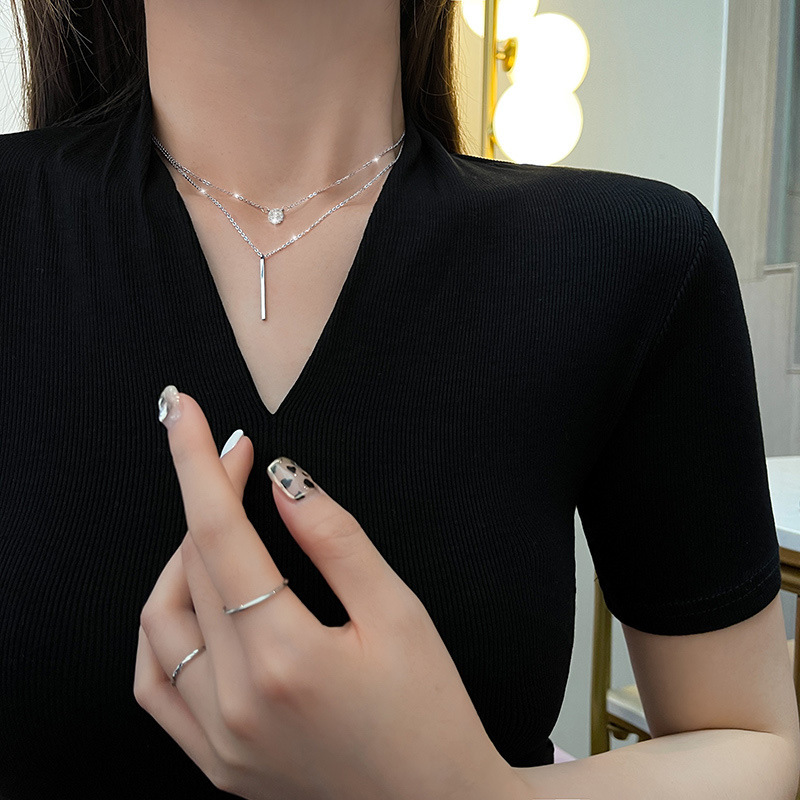Titanium steel necklace with a cold and elegant female style, light luxury and niche design sense. Collarbone chain in Instagram trend, double-layer layered wearing, personalized accessory details Picture