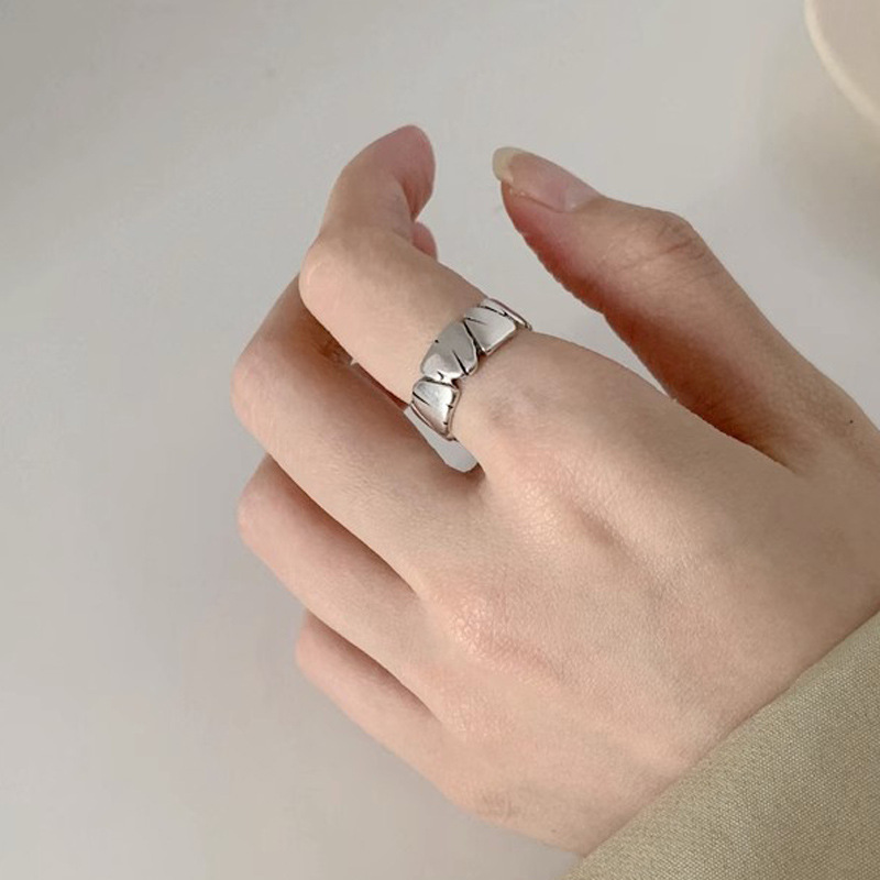 A niche, light luxury, and high-end butterfly opening ring for women on Instagram. It's a simple, individual, and versatile new trend ring Application Scenario