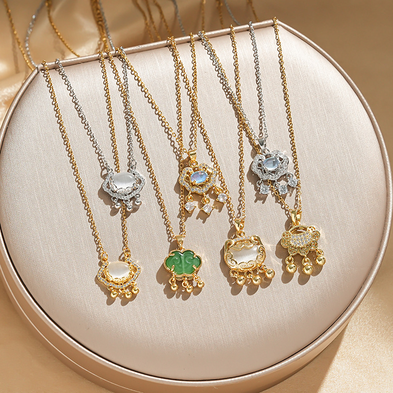 Fashionable and light luxury jewelry with zircon cat's eye stone, safety lock, titanium steel necklace, female Internet celebrity bestseller, high-end accessory wholesale full figure