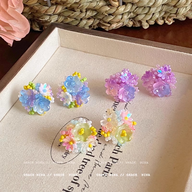 Dopamine atmosphere, sweet flower stud earrings, vacation style, girlish heart, colorful earrings, fresh and elegant earrings Application Scenario