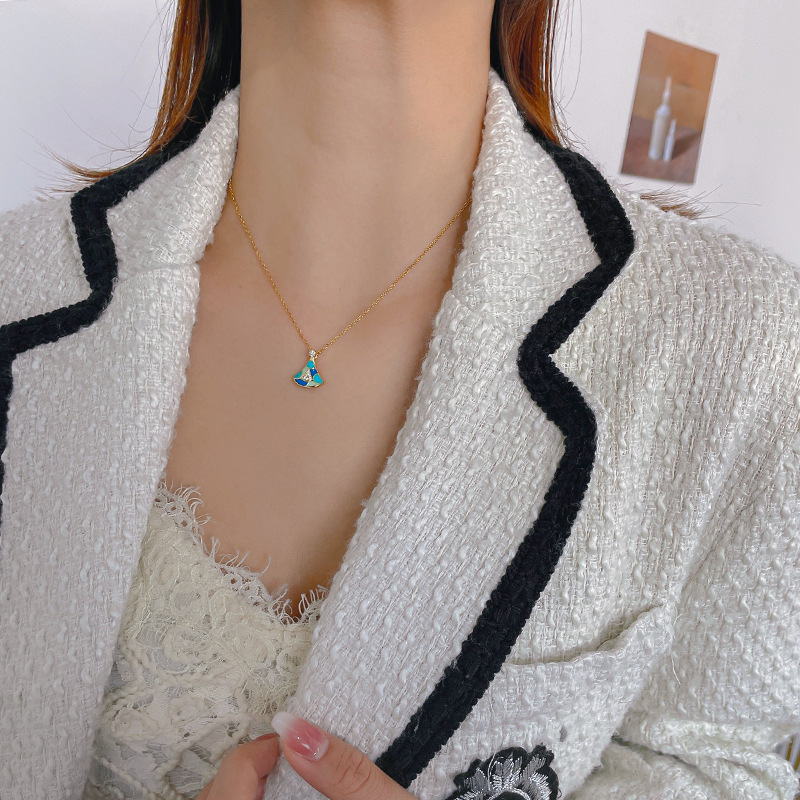 Korean-style colorful oil-dripping dress necklace for women, simple 18k gold-plated design sense fan-shaped collarbone chain titanium steel jewelry full figure