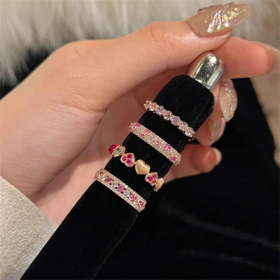 A new mid-style exquisite pink diamond full diamond ring for women's autumn and winter, with a light luxury, niche and high-end feel, versatile row diamond open ring full figure