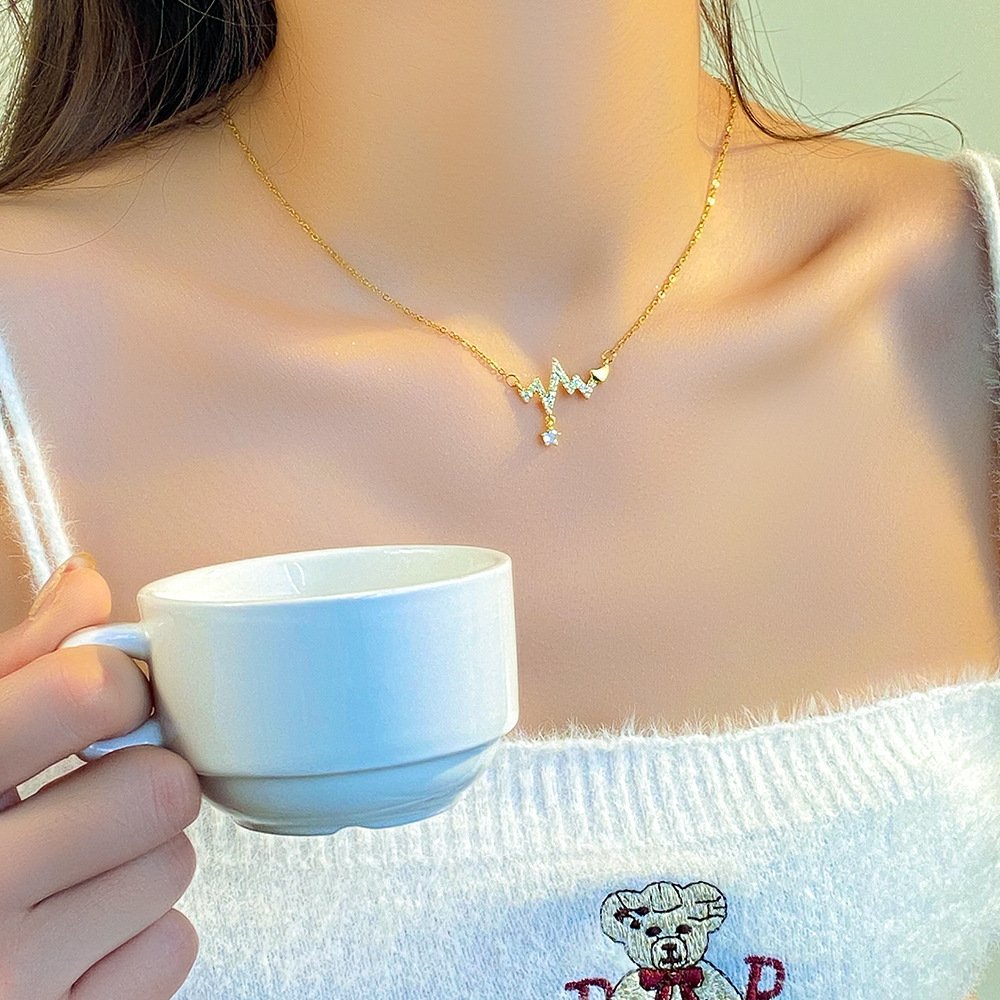 A light luxury full-diamond electrocardiogram heart-shaped pendant titanium steel necklace, a niche design sense for women, a popular collarbone chain fashion accessory details Picture