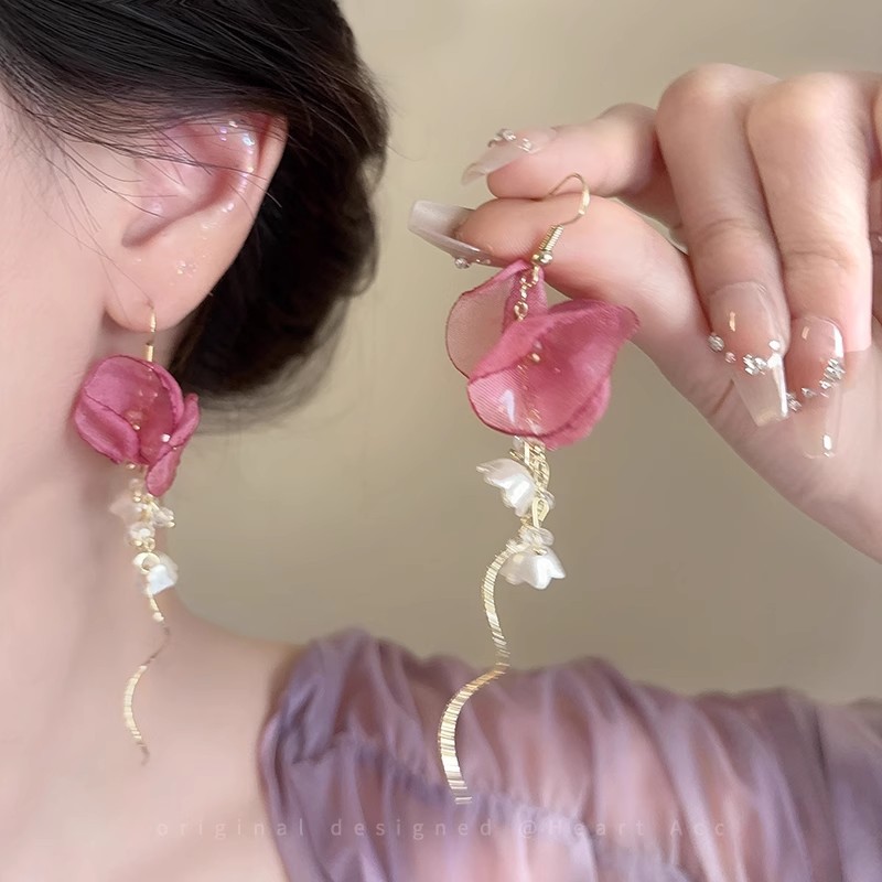 Pink chiffon flower tassel earrings, women's French vacation style long earrings, unique design sense, exaggerated earrings full figure