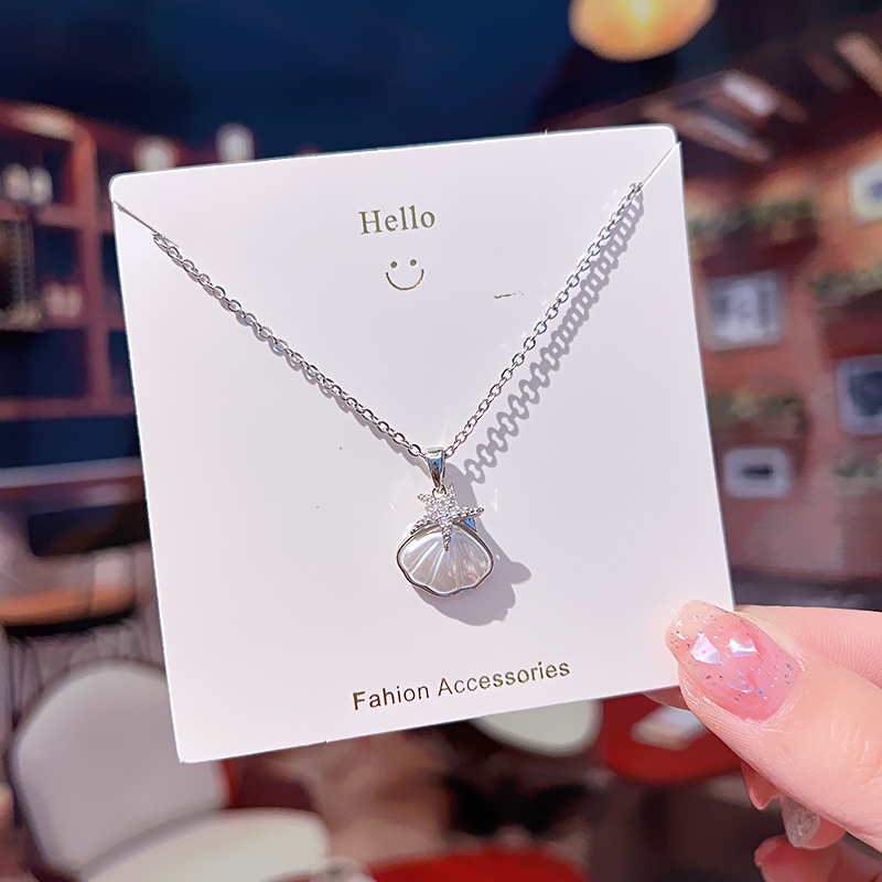 A new Japanese and Korean design style starfish shell pendant titanium steel necklace with a unique and high-end feel for women, full diamond collarbone chain neck details Picture