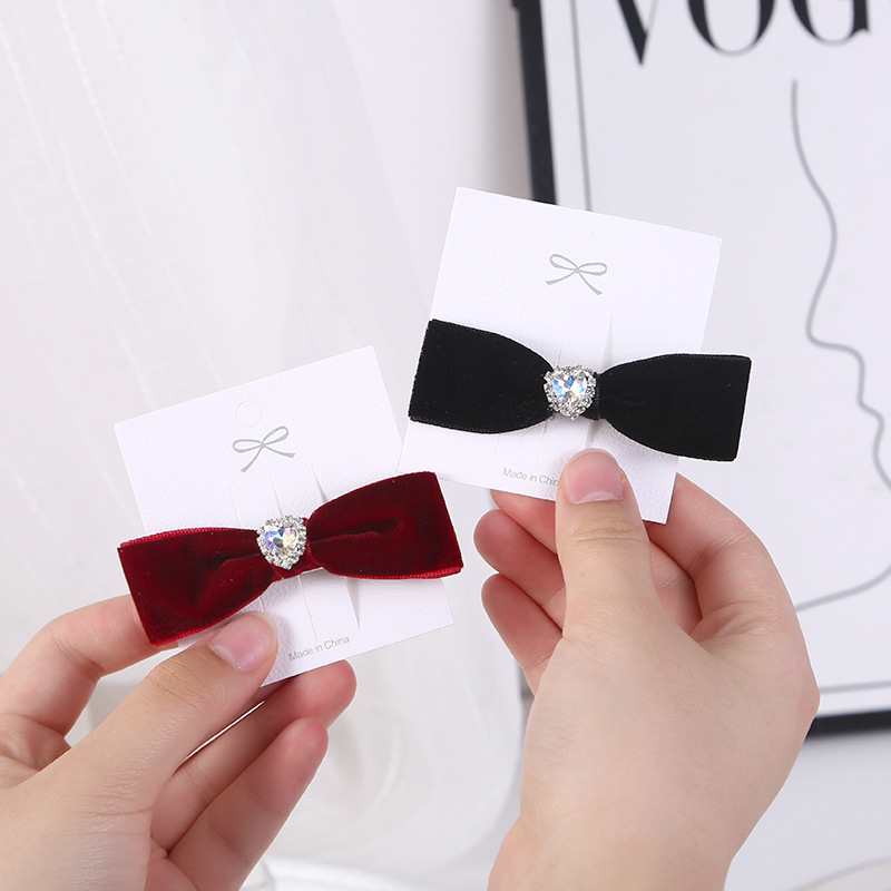 2024 Red New Year hair accessories, simple bow, silk, cute bangs, women's forehead side clips Application Scenario
