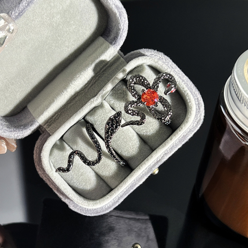 Sweet and cool dark style creative snake-shaped fashion open ring, a unique punk gender-neutral style simple and individual ring for women Specification drawing