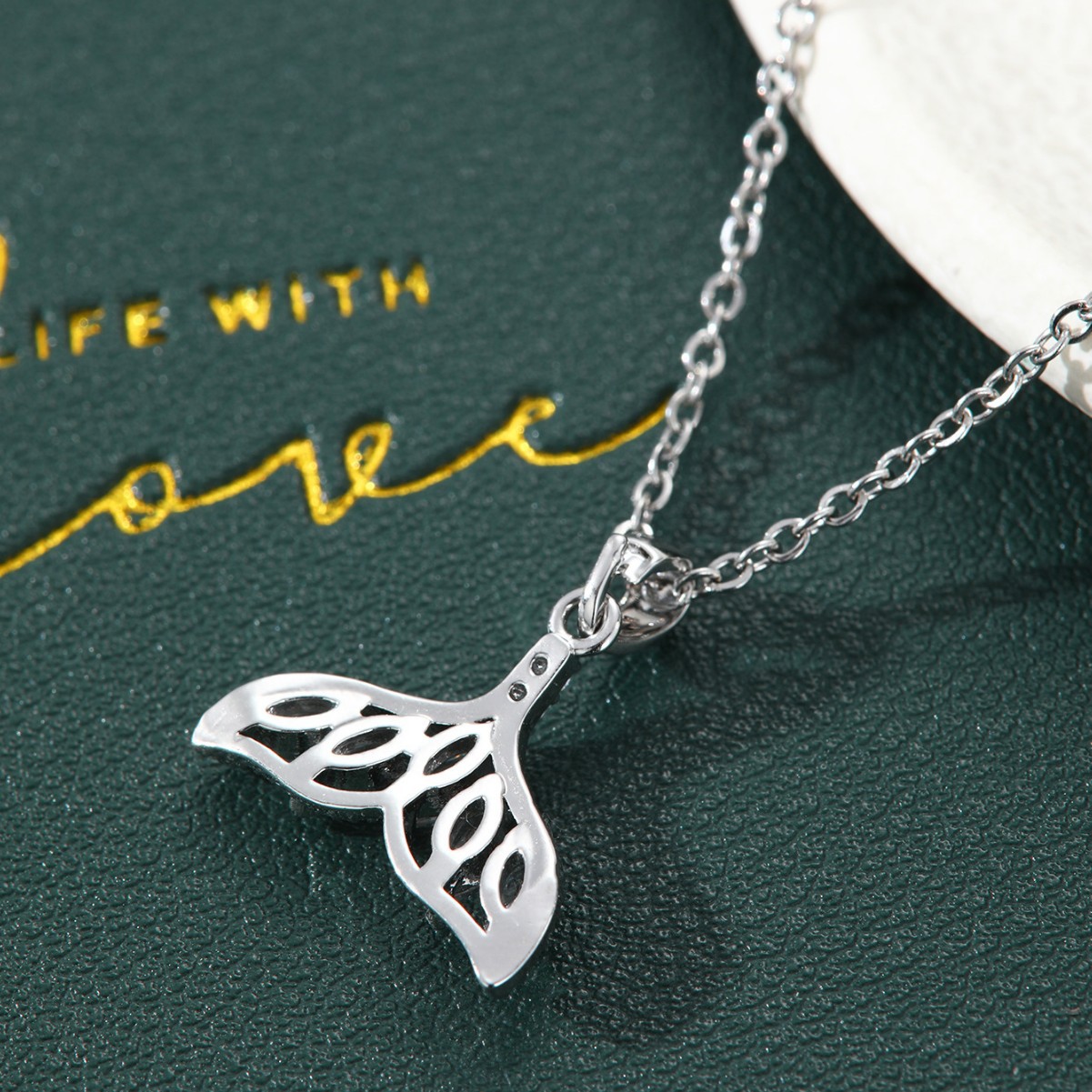 Steel chain high-end titanium style light necklace version collarbone style design Korean style wholesale red luxury network niche women's accessories details Picture