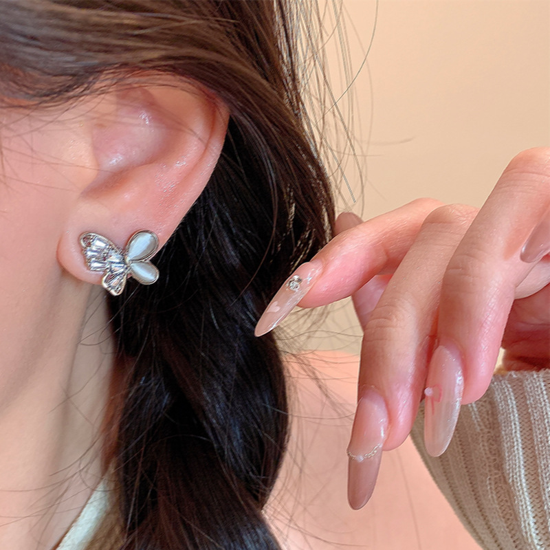 Super ethereal zircon butterfly stud earrings for women, a light luxury and high-end look, cat's eye stone earrings, unique and popular earrings wholesale Application Scenario