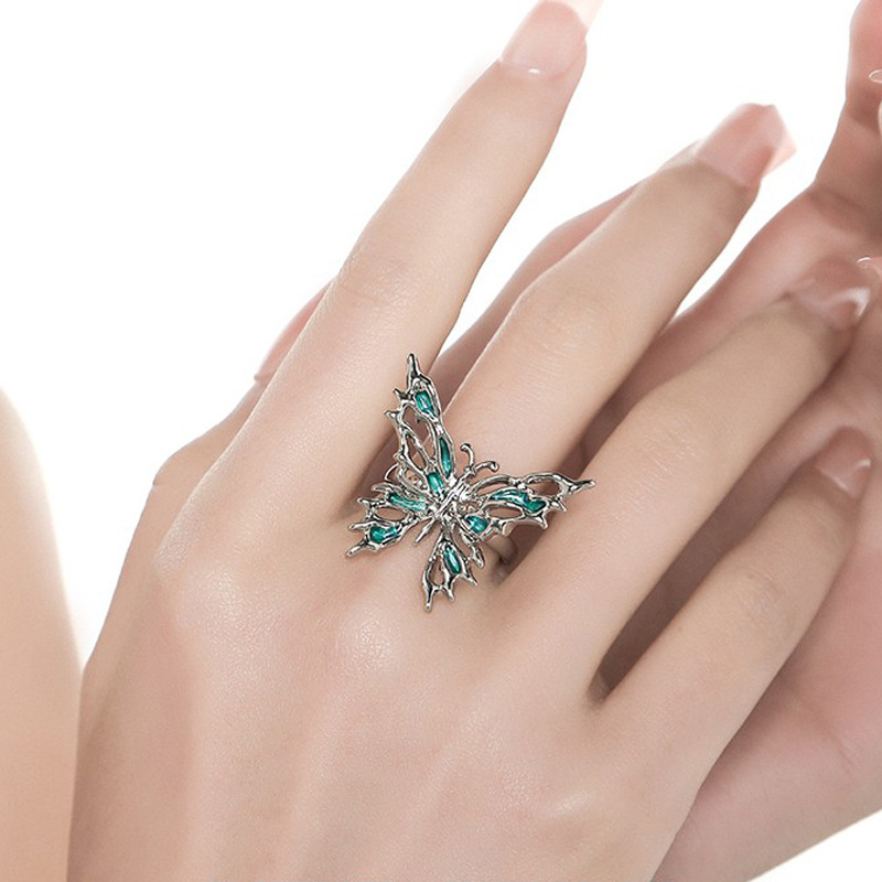 This is a niche design with a hollowed-out butterfly and a gradient glaze opening ring. It exudes a sense of sophistication, simplicity, individuality, and coolness full figure
