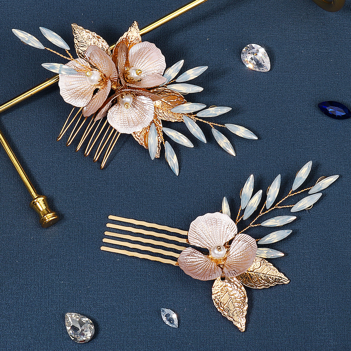 Forest-style bridal headwear, golden flower elegance, noble lady jelly diamond plug comb style, Hanfu Xiuhe dress, updo hair comb details Picture