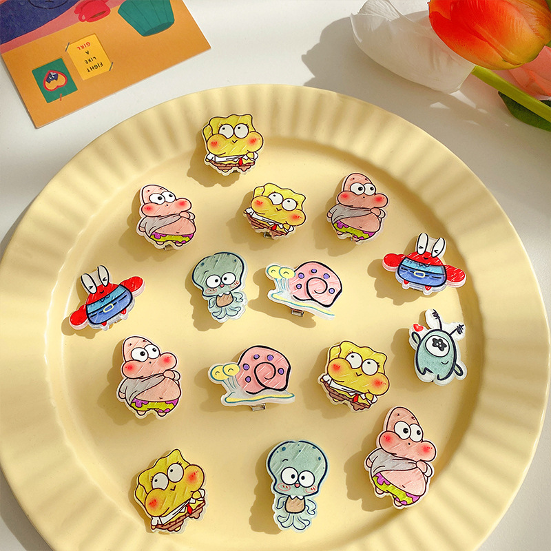 Spongebob SquarePants Patrick's Big Star hair clips are cartoonish and cute, with a girlish heart. They are acrylic duckbeak clips and student fringe hair clips details Picture