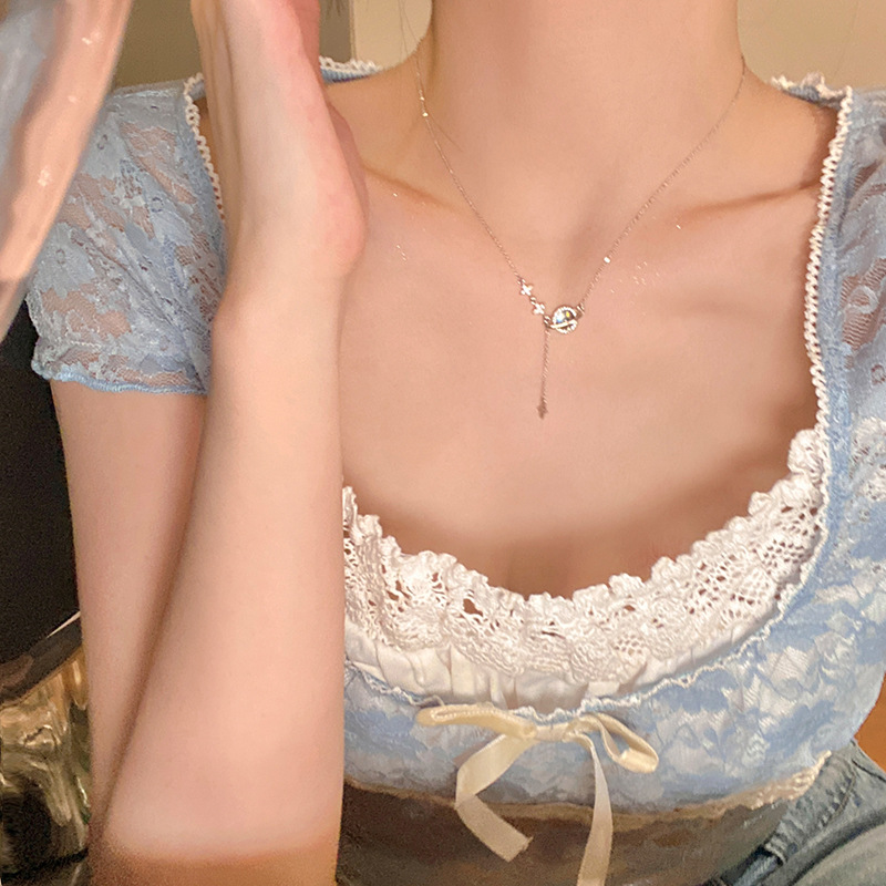 Korean fashion planet titanium steel necklace with a niche and high-end design sense, Mangxing simple and versatile collarbone chain wholesale full figure