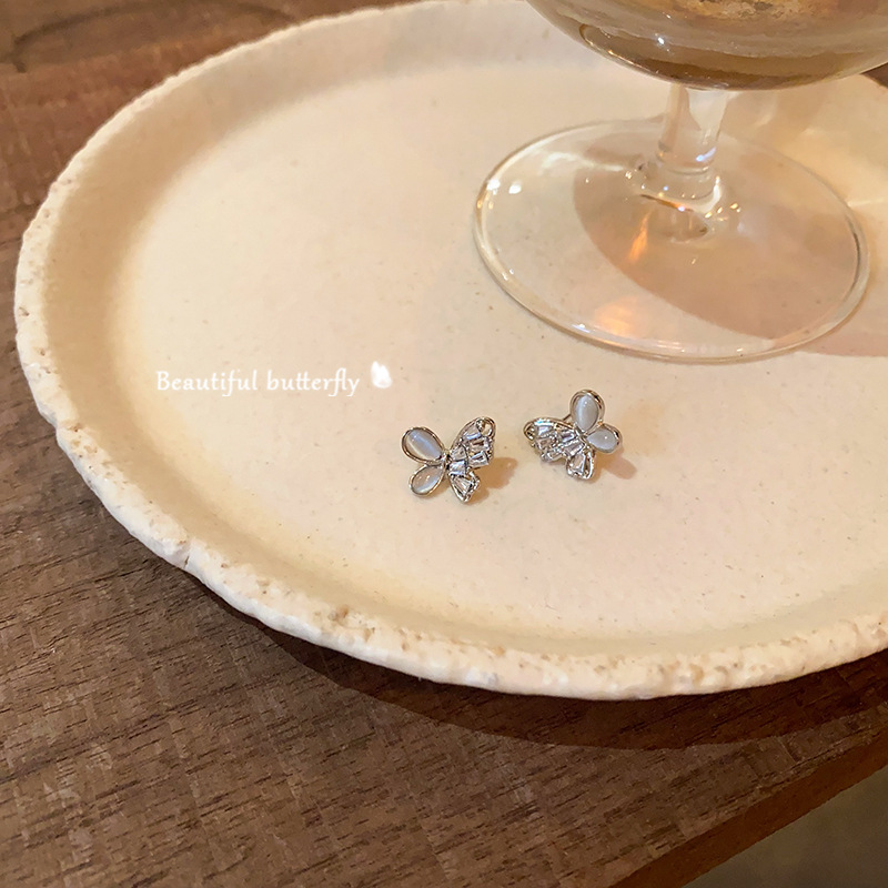 Super ethereal zircon butterfly stud earrings for women, a light luxury and high-end look, cat's eye stone earrings, unique and popular earrings wholesale Specification drawing