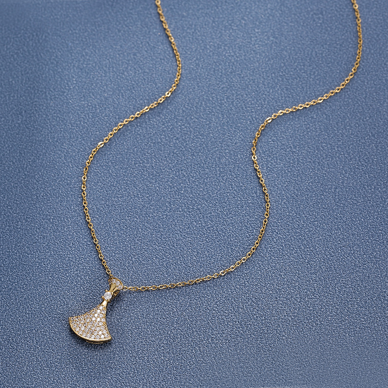 A minimalist and trendy dress with full diamonds, a titanium steel necklace, a simple fan-shaped skirt hem pendant for women on Instagram, a popular and trendy necklace Application Scenario