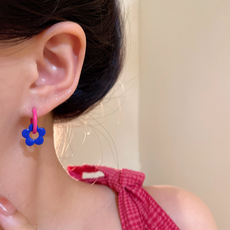 Colorful dopamine flower ear buckles, a niche design, are sweet and cute. The color-blocking earrings exude a unique charm and a high-end feel Application Scenario