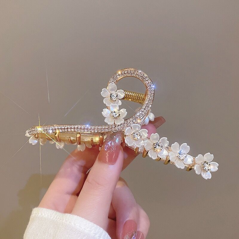Korean camellia flower hairpin at the back of the head exudes a feminine charm. Shark hairpin with a high-end feel. Hair clip headwear for a female summer Specification drawing
