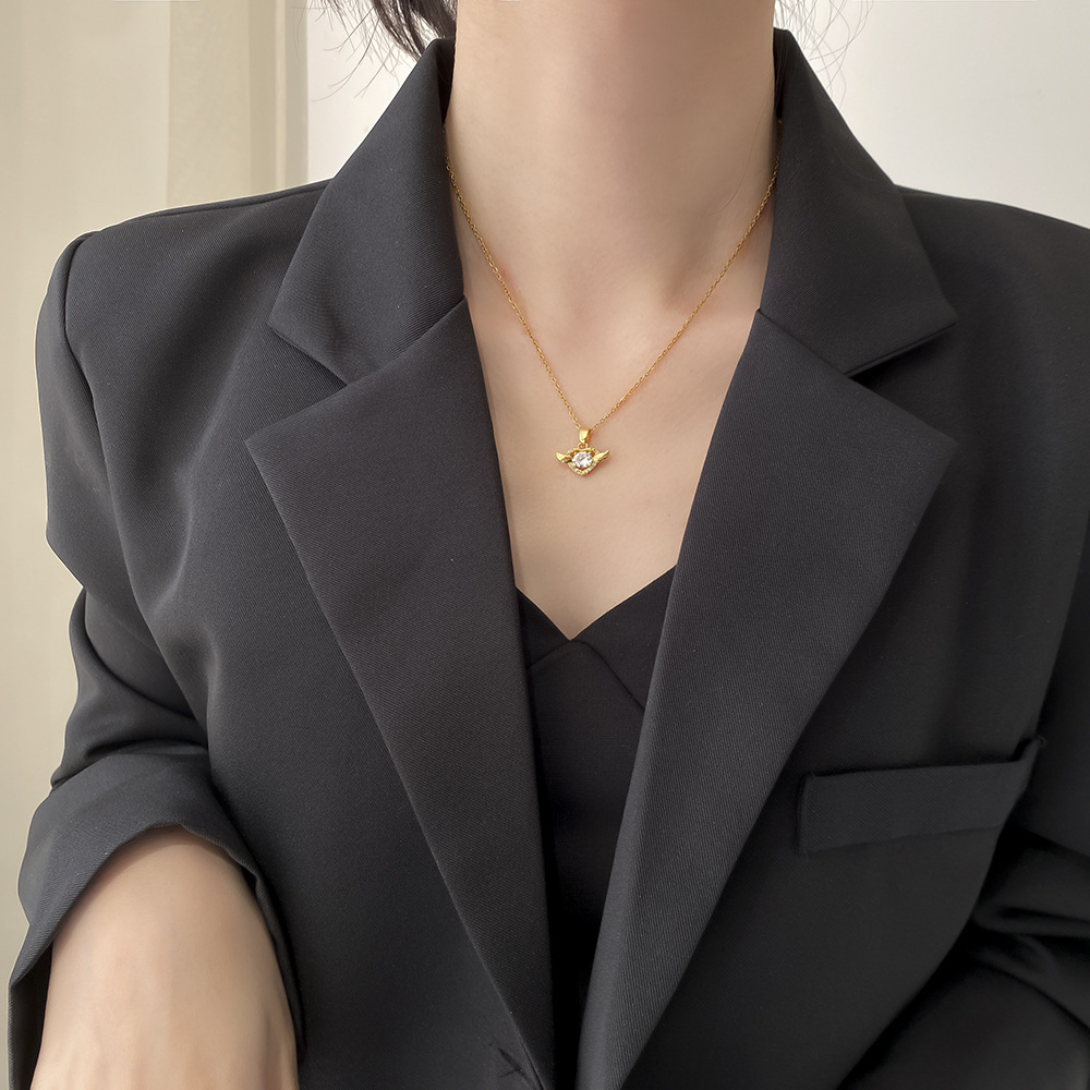 Small wing heart-shaped Zircon necklace for women, exquisite, versatile and fashionable collarbone chain, titanium steel light luxury design accessory wholesale details Picture