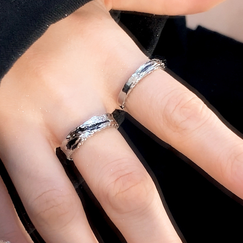 Black glazed plain ring open ring, a niche design for couple rings, with a cold and cool style, simple and individual tail ring Application Scenario