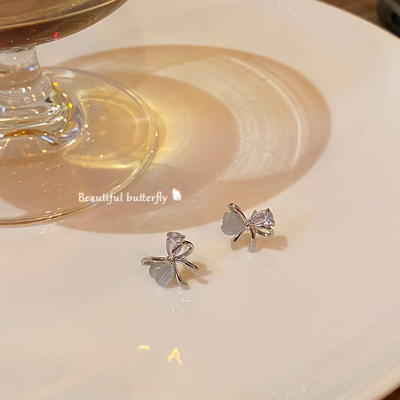 Korean-style sweet and elegant cat's eye stone bow stud earrings, women's fashionable and niche design sense, exquisite zircon earrings and earrings Specification drawing