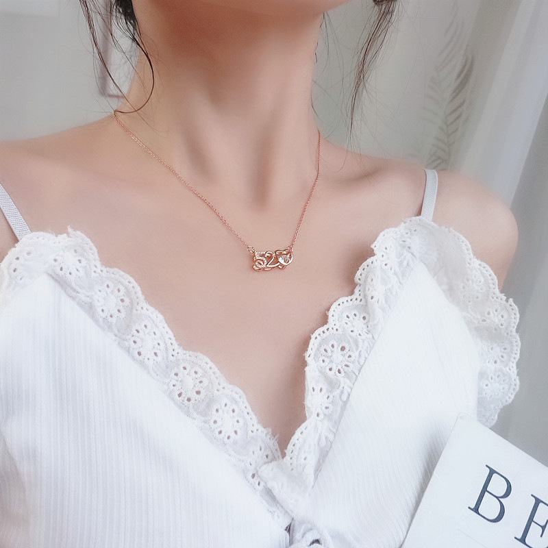 Romantic Qixi Valentine's Day 520 Pendant necklace for women, a new fashionable titanium steel collarbone chain accessory with a simple and light luxury feel Application Scenario