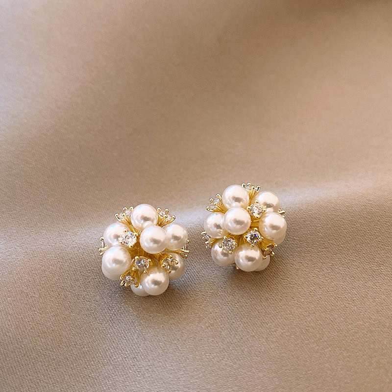 Light luxury, high-end, elegant and grand pearl flower stud earrings, unique women's earrings, exquisite commuting round face earrings full figure