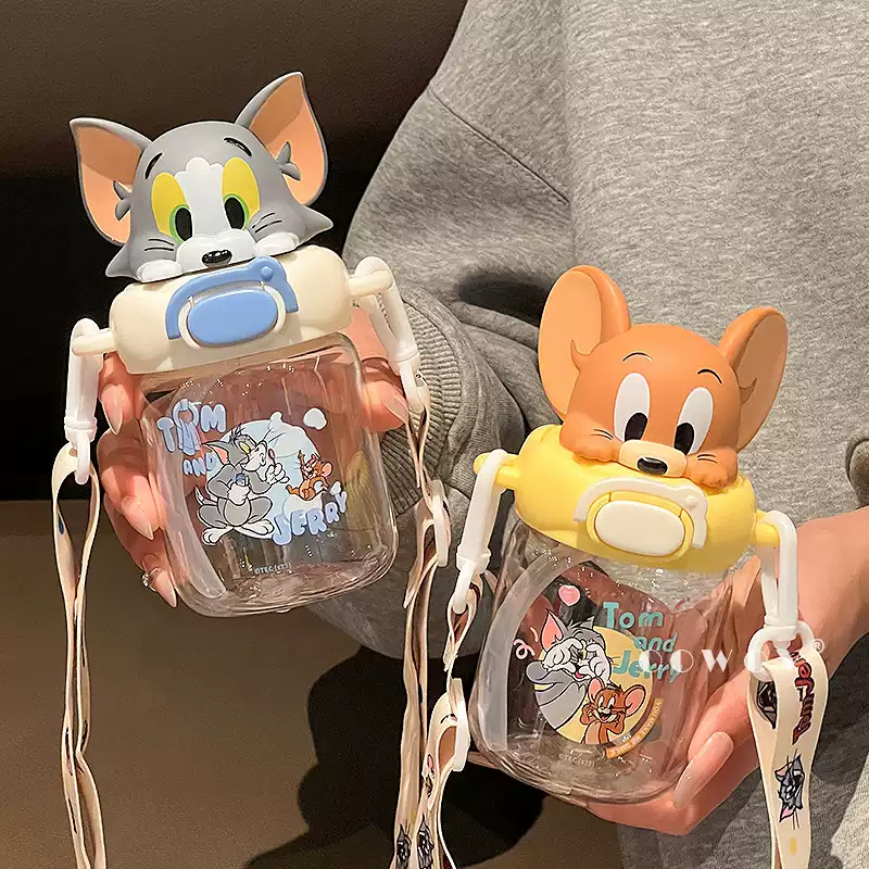 Tom and Jerry tritan water cup, cute for children, girls' straw cup, good-looking, portable cup for students to go to school full figure