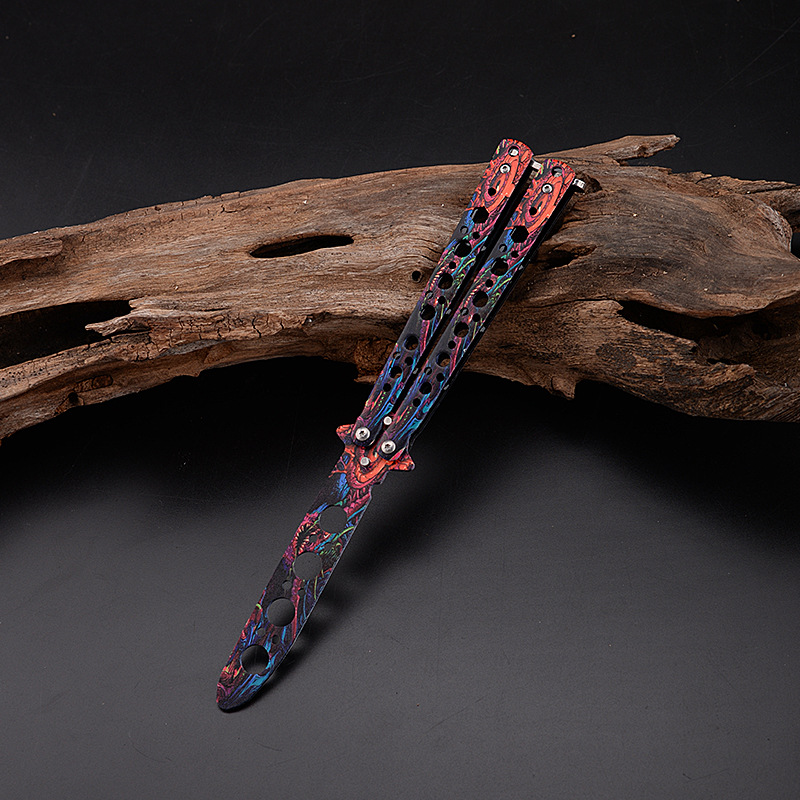 The head worker in the CSGO game practiced butterfly, trained with 4-hole tools, practiced folding and swinging the knife, and the butterfly knife undefined