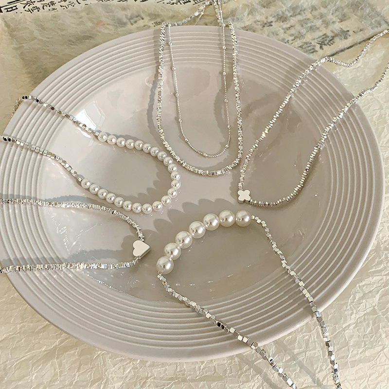 Broken silver pearl necklace, a female Douyin Internet celebrity bestseller, super sparkling sparkling collarbone chain, titanium steel black gallstone jewelry details Picture