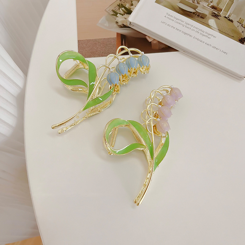 The summer super fairy-like flower of the Valley lily of the Valley, the big grab clip for women, the high-end hair clip at the back of the head, and the trendy ins shark clip Application Scenario