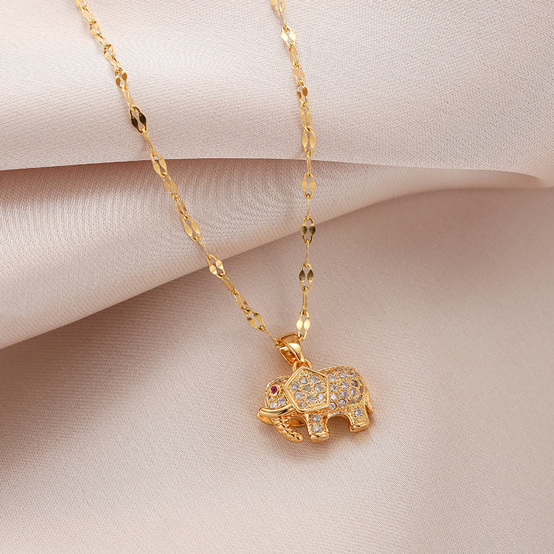 18k gold crystal luxury copper-plated small elephant titanium steel necklace, female Instagram design elephant pendant, Internet celebrity collarbone full figure