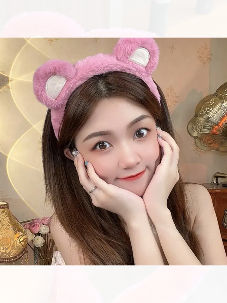 Strawberry bear hairband for women in autumn and winter, cute and fluffy hair tie headband, plush headwear, cat ear hairpin Specification drawing