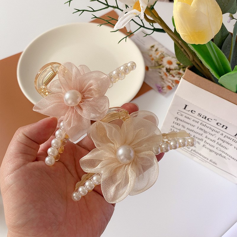 Mesh flower pearl gripper, elegant shark clip, high-end feel, women's back head clip, headwear, hair clip, hair accessory details Picture