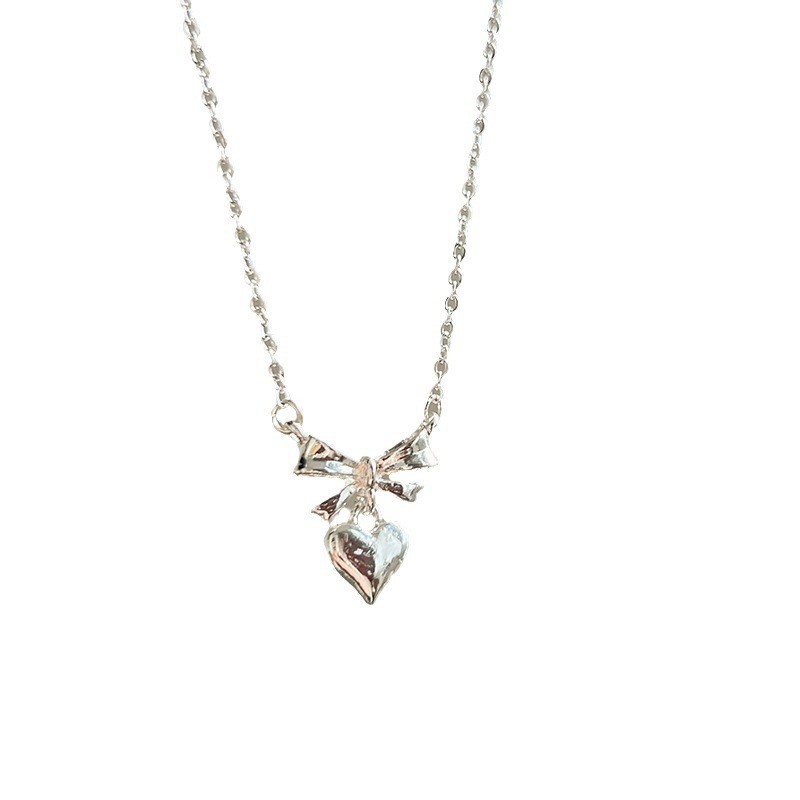 Wholesale of 2024 trendy collarbone chain, niche design, high-end feel, versatile autumn and winter necklaces for women's accessories Item Picture
