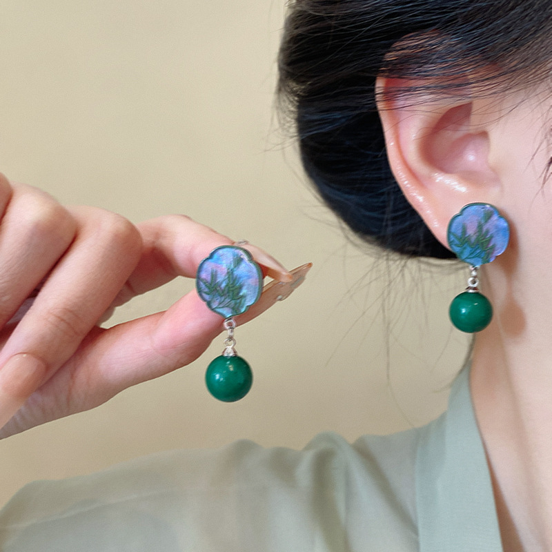 New Chinese-style bamboo leaf earrings with a high-end feel, ancient-style earrings and stud earrings, retro imitation green agate, elegant and grand earrings Application Scenario