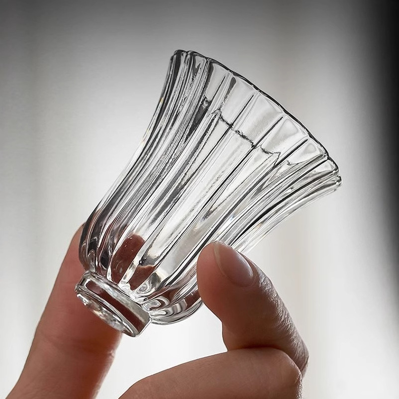 High borosilicate transparent high-temperature resistant glass small cups, owner's glass tea tasting cups, striped petal glass tea tasting cups Application Scenario