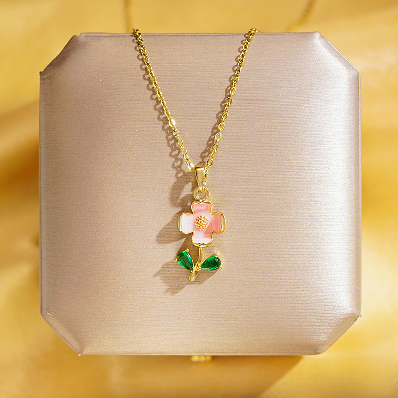 Korean version 18k gold-plated pink light and fresh flower necklace, pink flower and green leaf pendant, light luxury titanium steel collarbone chain details Picture