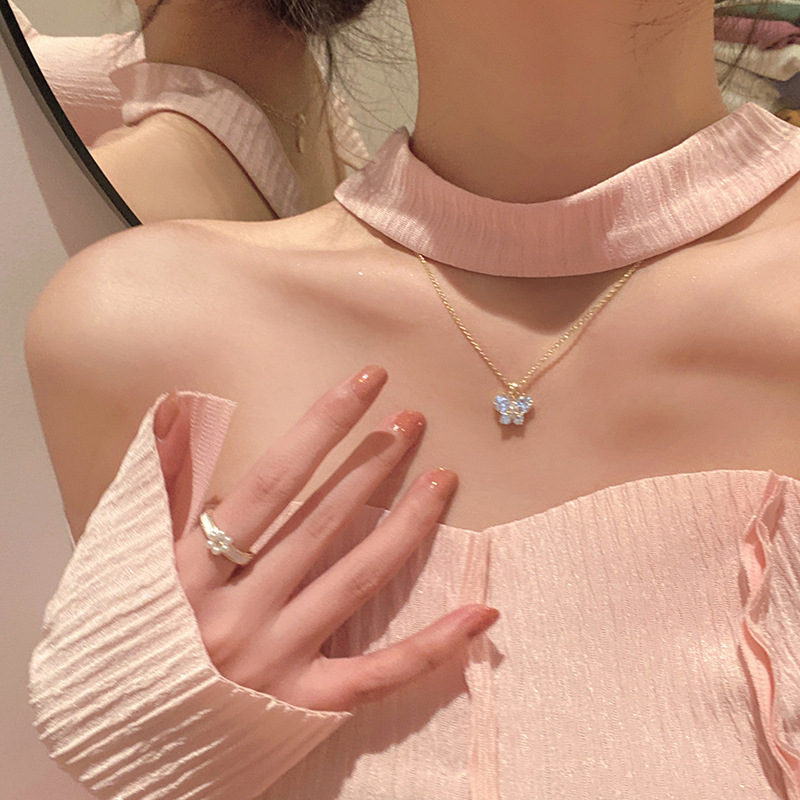 Spring fresh butterfly necklace for women, 2024 new style, light luxury and high-end collarbone chain, a best-selling neckchain accessory full figure