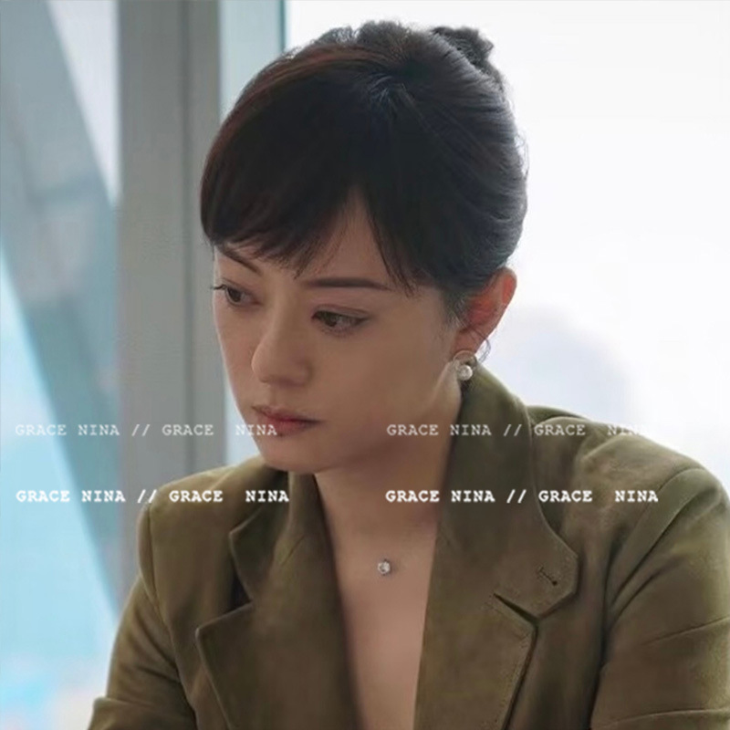 The atmosphere by the seaside is touching. The "Fish Tears" necklace exudes a sense of high-end women, with a light luxury and niche sparkle diamond collarbone chain. It is a summer accessory details Picture