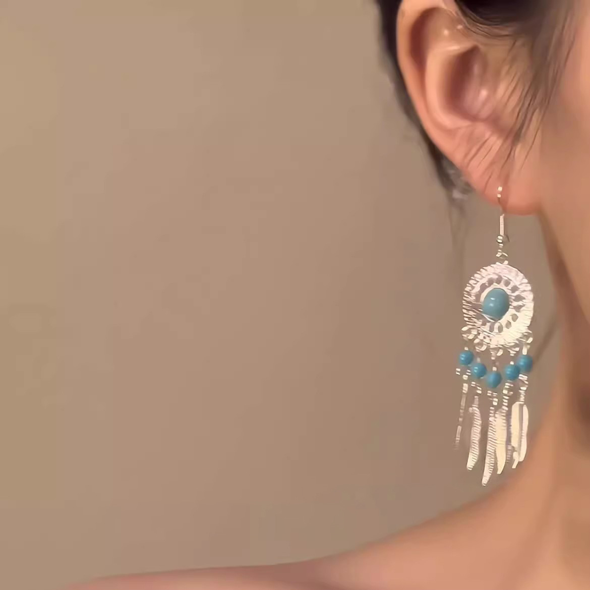 New Chinese-style tassel earrings, women's exotic Bohemian ethnic style, cool stud earrings, Hanfu cheongsam earrings Application Scenario