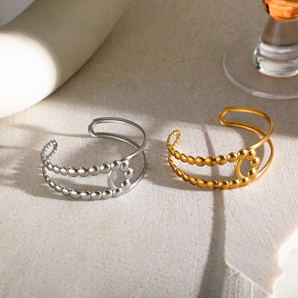 This cross-border gold-plated bracelet from Europe and America is a bestseller with a high-end touch. It features an original design with a polka dot finish and a Bohemian style full figure