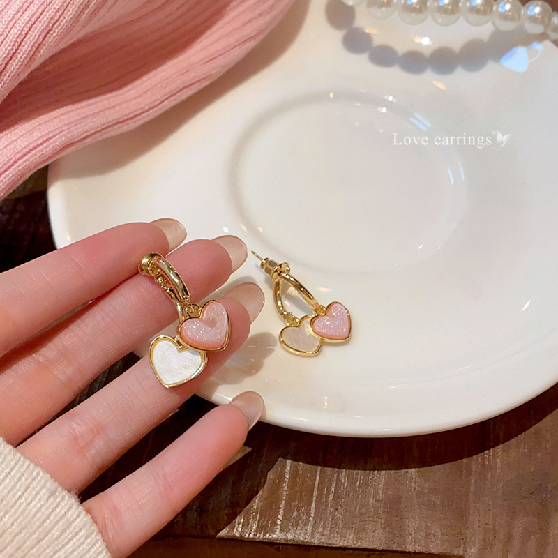 Korean-style sweet and elegant, color-blocking heart-shaped stud earrings for women, light luxury, niche fashion, versatile heart-shaped earrings, and popular ear accessories Specification drawing
