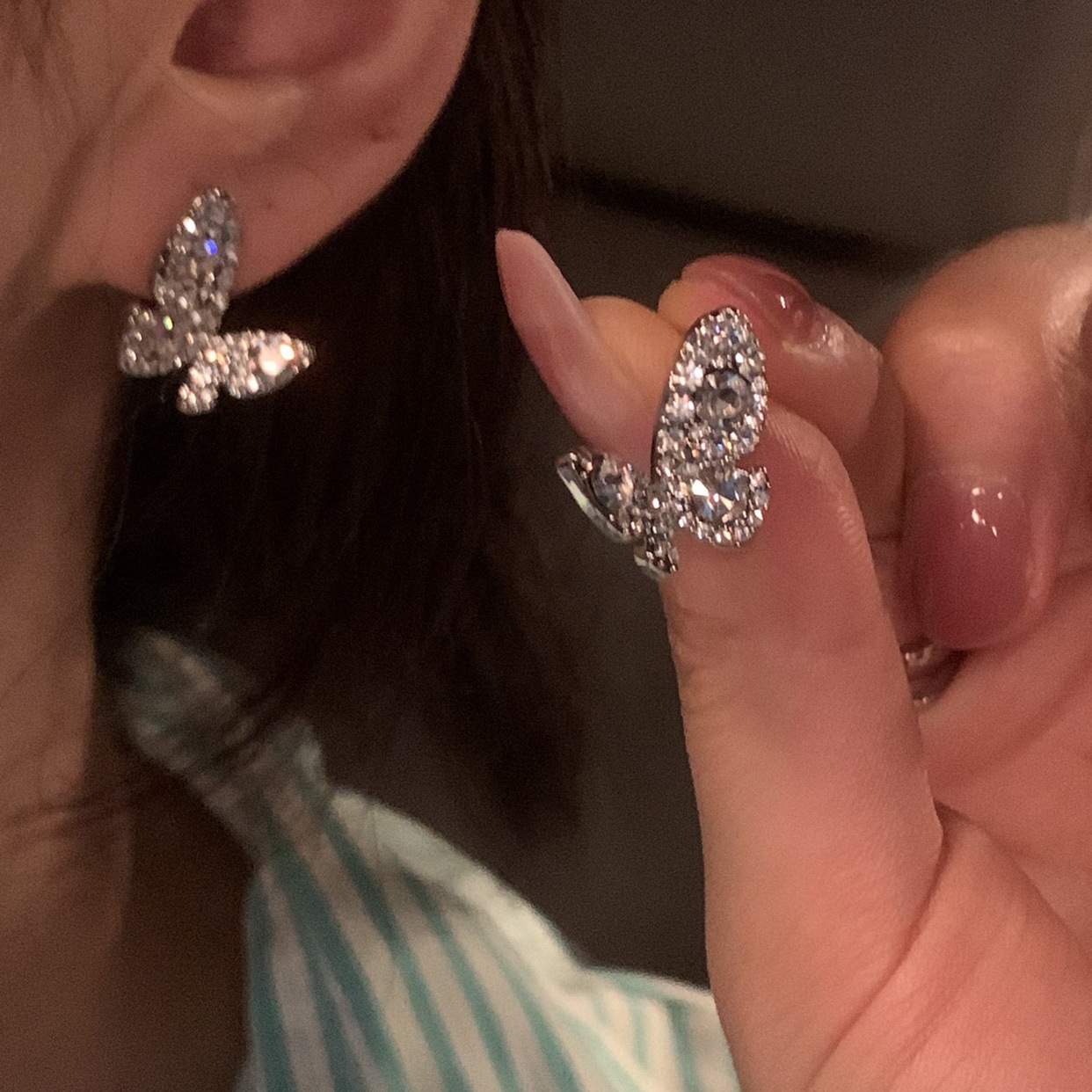 Full-diamond butterfly-shaped earrings for women, Korean-style elegant socialite earrings, niche design, high-end feel, cold style earrings wholesale details Picture